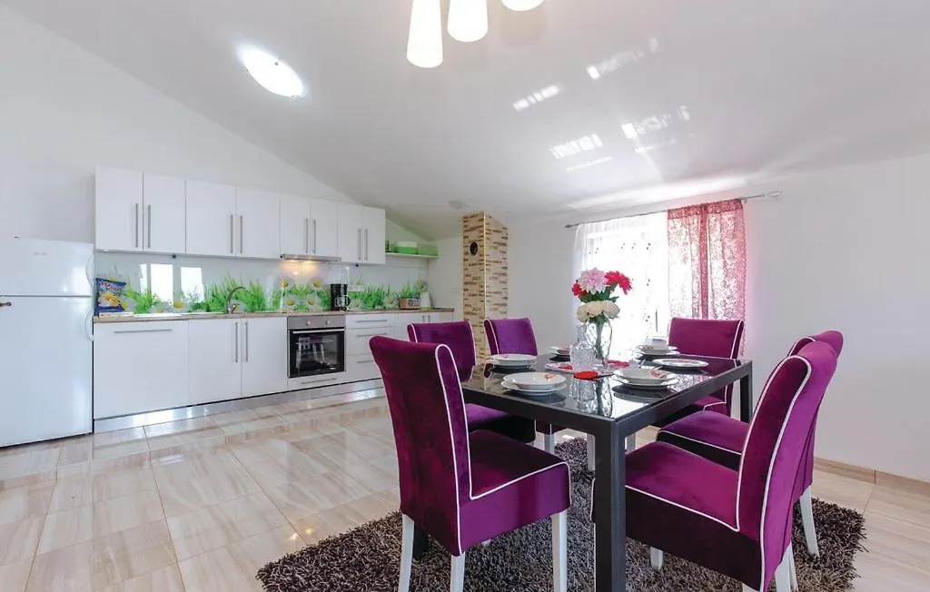 Holiday Home Petra Ledenice 0*,